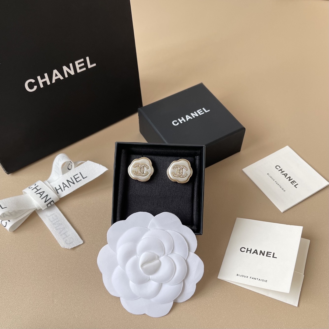 Chanel New 25A Cloud Stud Earrings