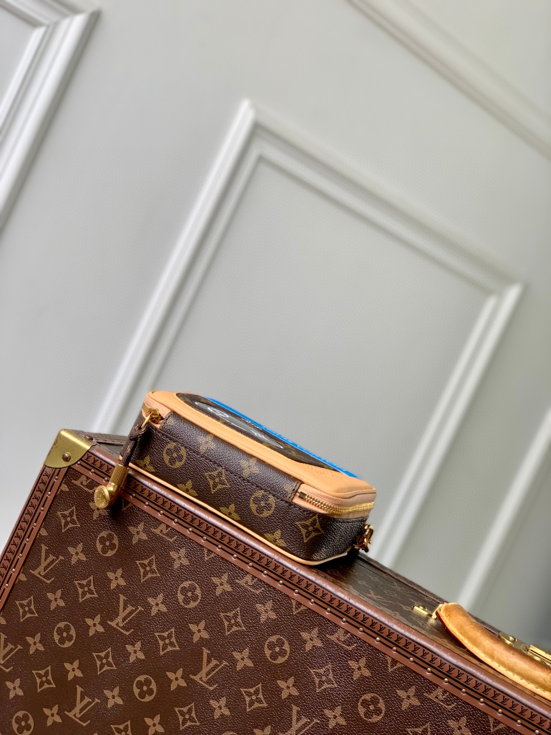 LV M14062 Baladeur Wearable Wallet