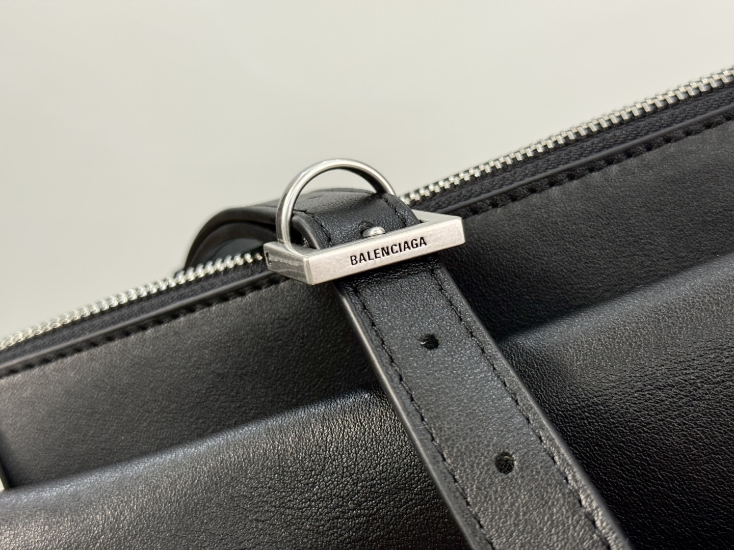 BALENCIAGA Men's Bel Air Zipped Messenger Bag Small in Black