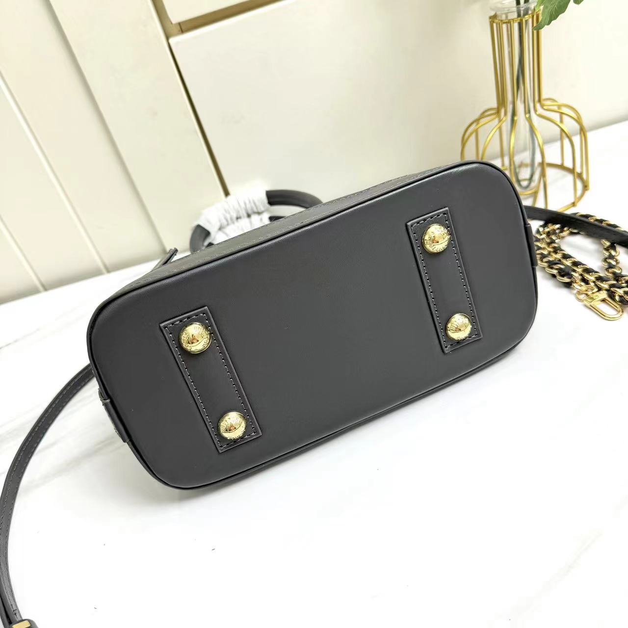 Louis Vuitton Gris Trianon M12561 Alma BB