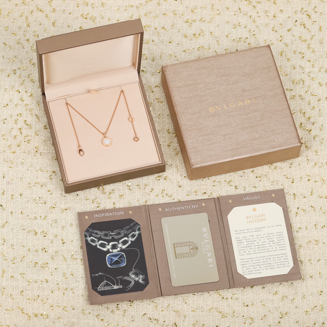 Zhao Lusi necklace of the same style