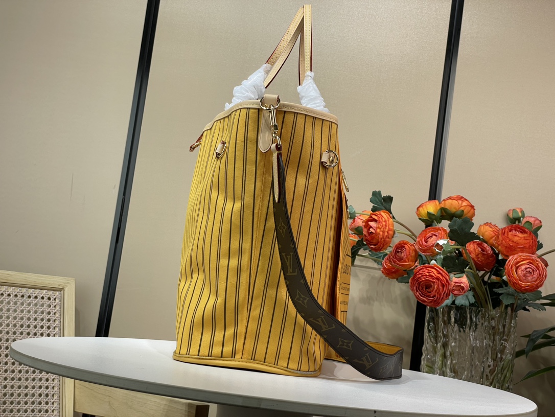 M11947 New Reversible Neverfull Bandoulière Inside Out MM