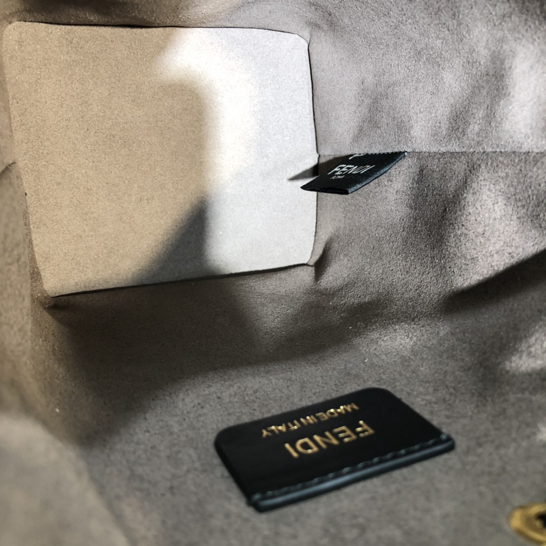 FENDI-Calfskin FF Logo Bucket Bag-Black