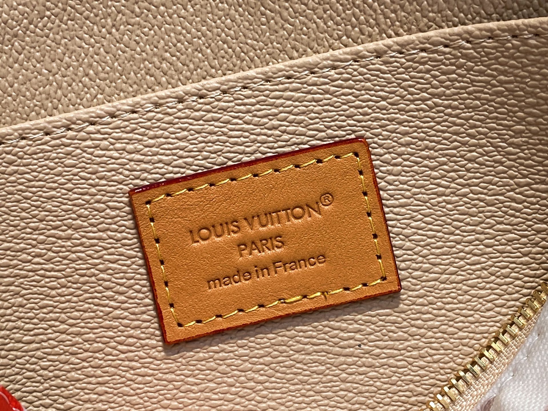 Louis Vuitton M14909 Pochette Cosmétique