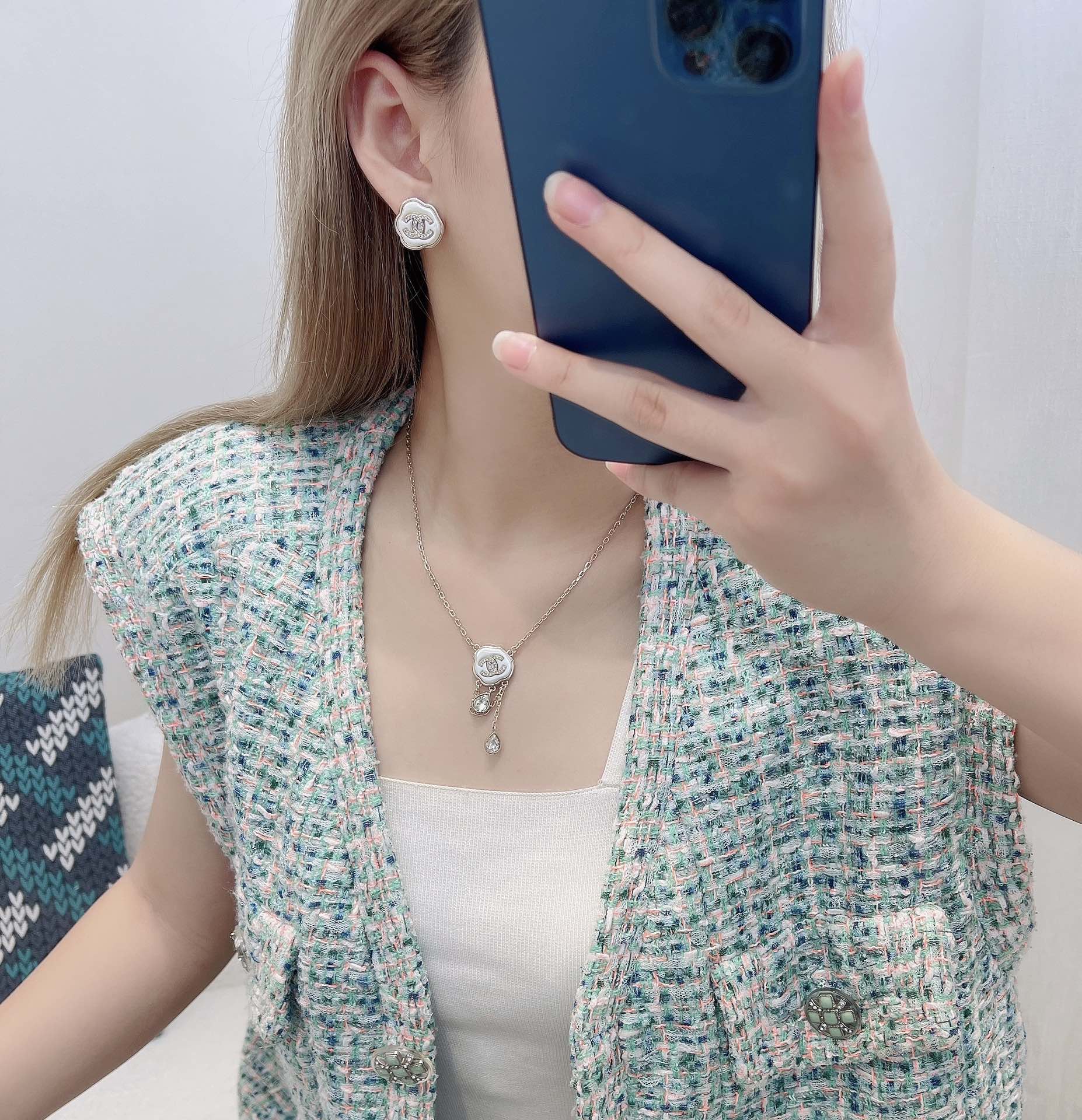 Chanel New 25A Cloud Stud Earrings