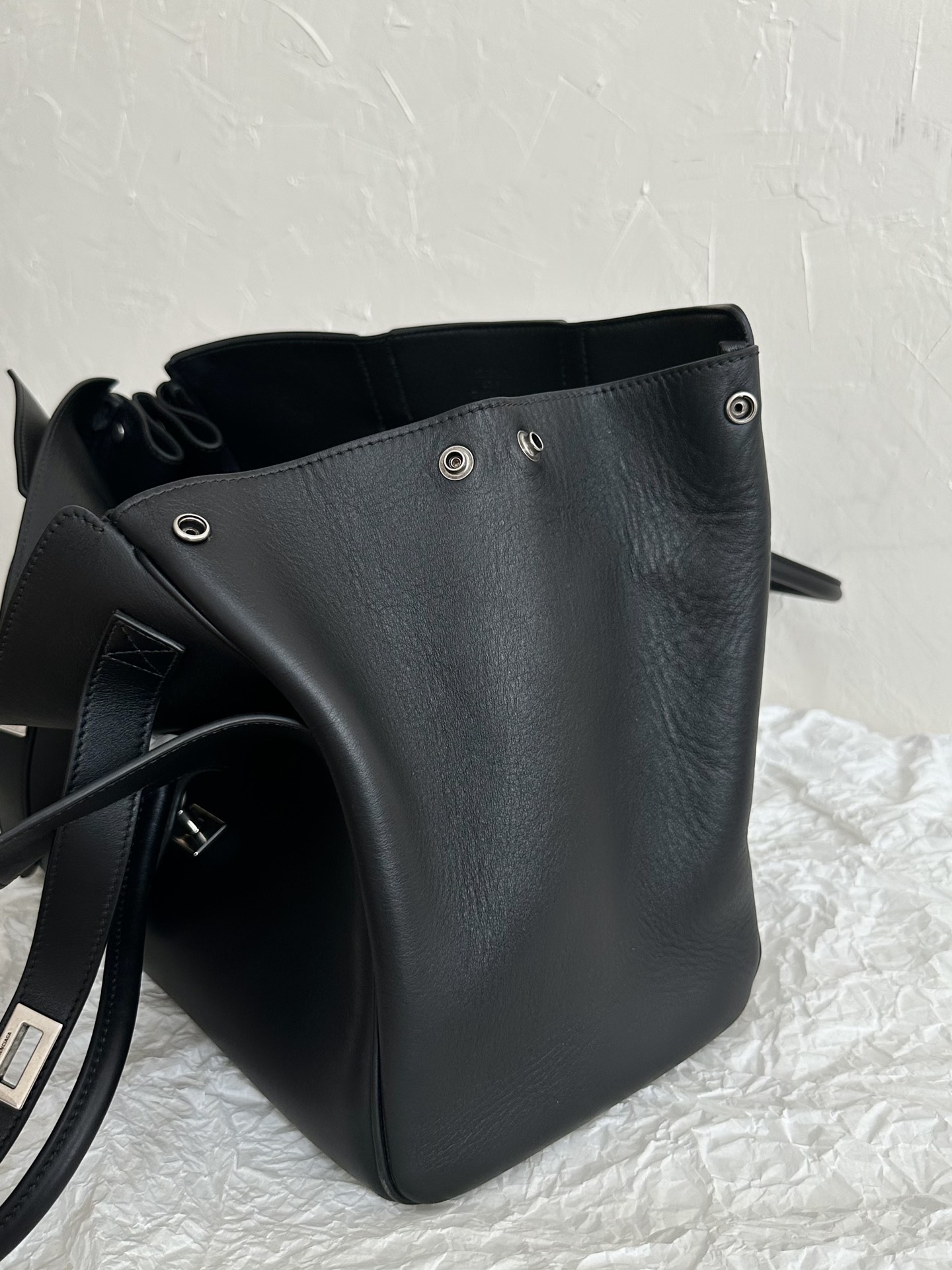 Balenciaga-Bel Air Medium Carry All Bag in Black