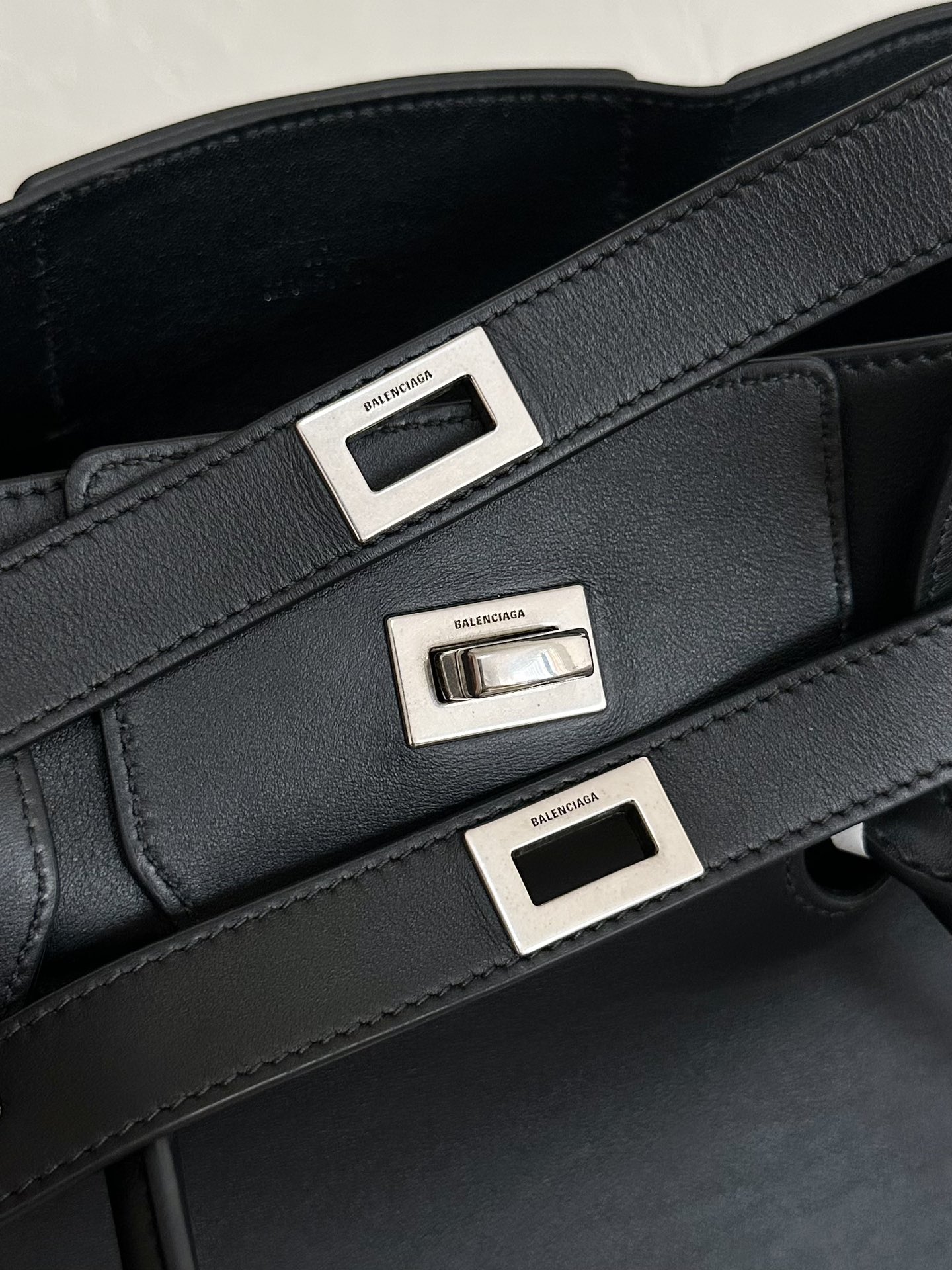 Balenciaga-Bel Air Medium Carry All Bag in Black