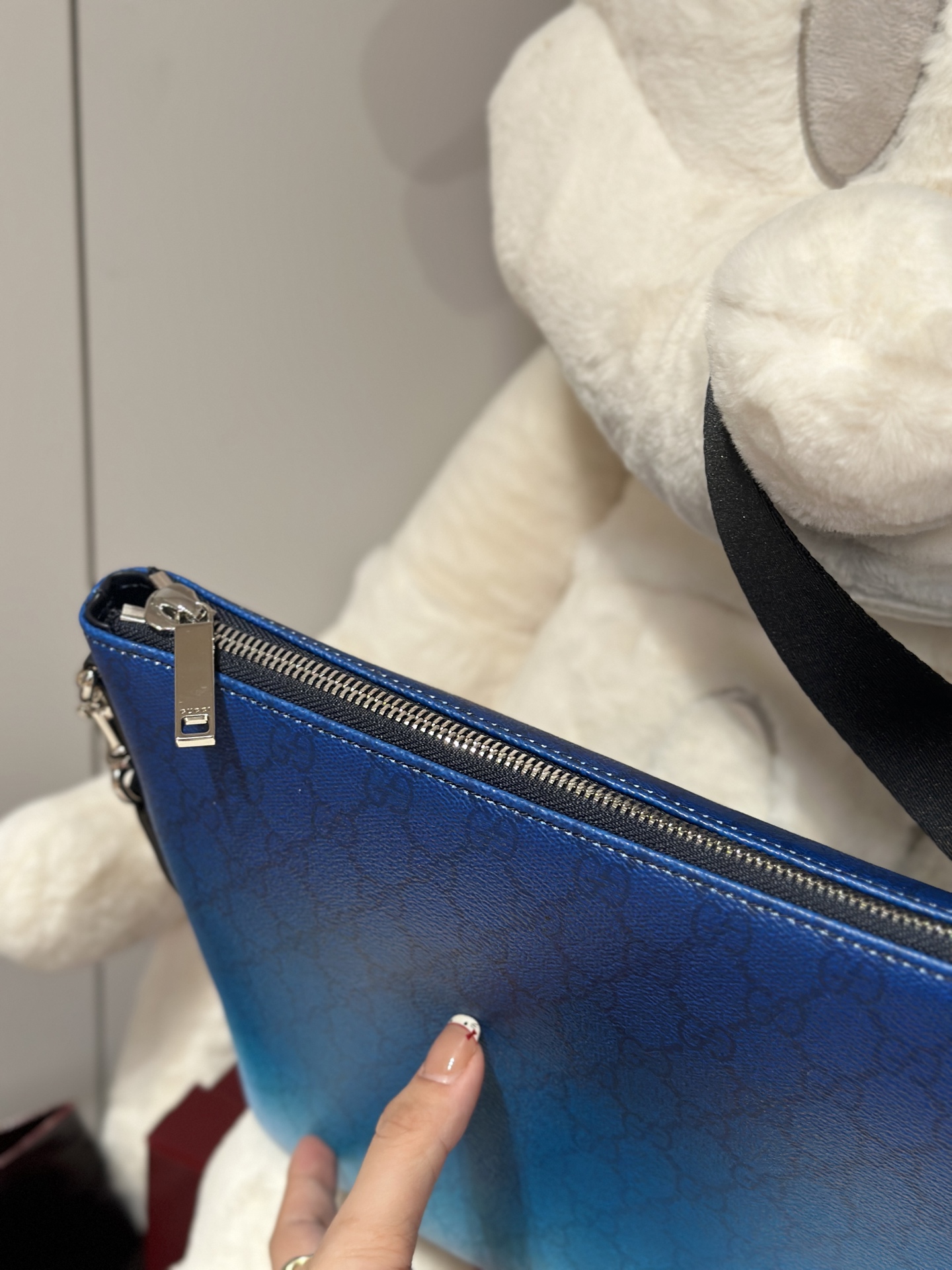 Gucci Chroma small pouch