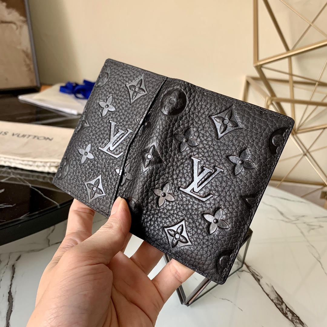 Louis Vuitton M69044 Pocket Wallet
