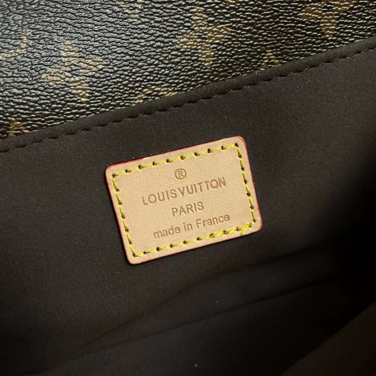 Louis Vuitton M46279 Pochette Métis East West