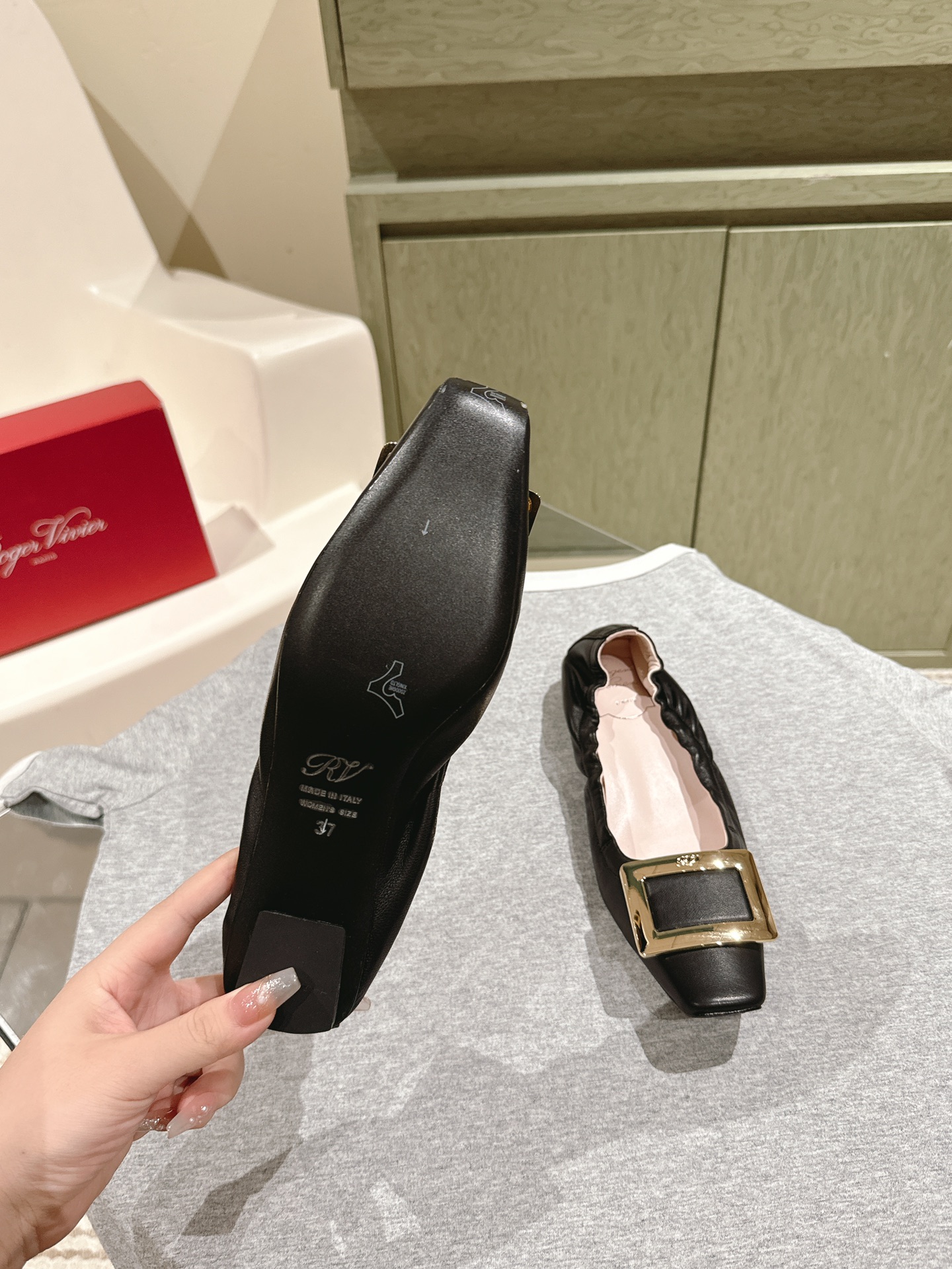 Roger Viver New-Black