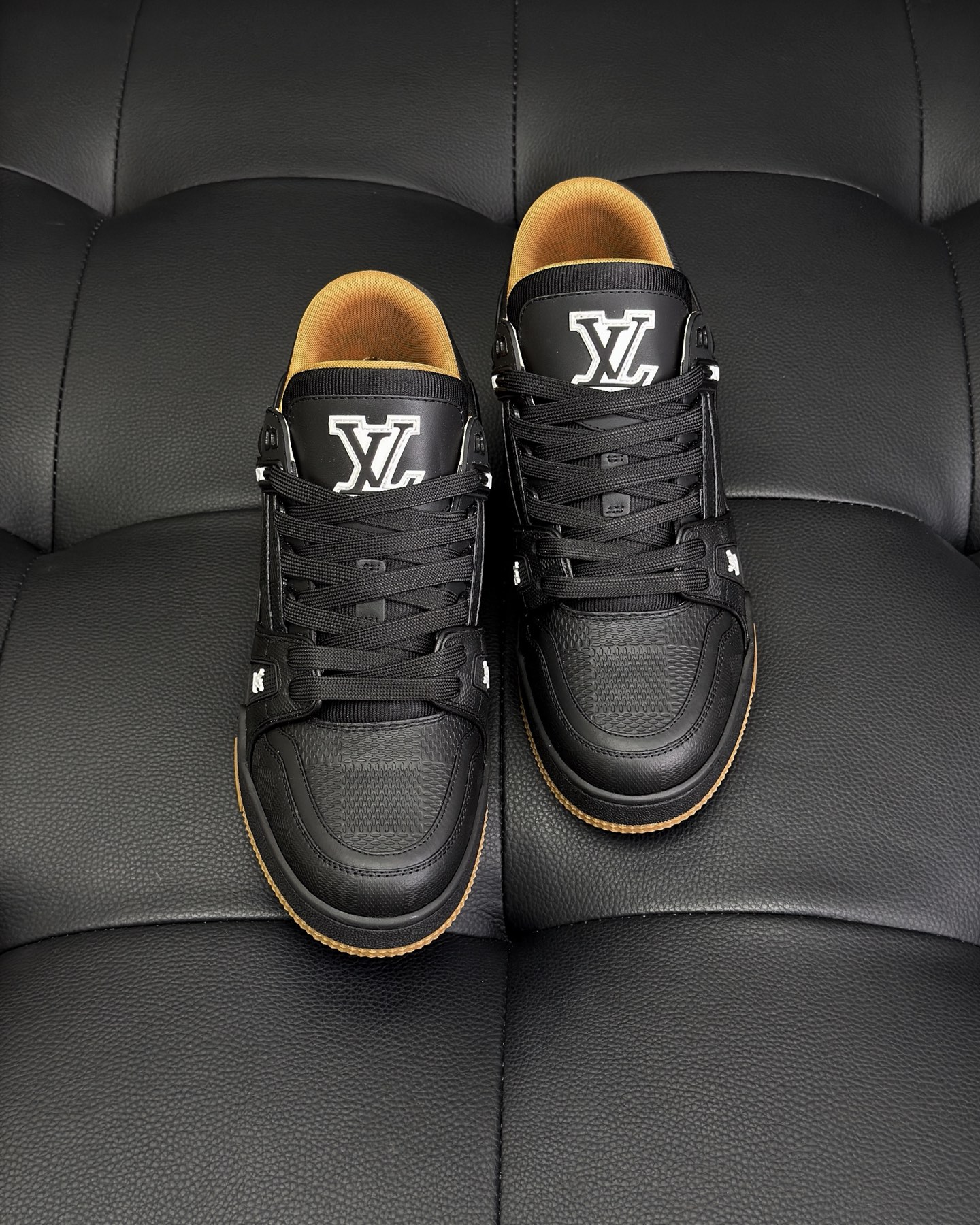 LOUIS VUITTON 1AHTSQ LV Trainer Sneaker