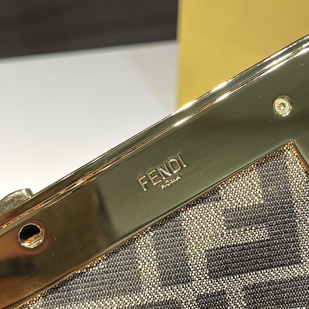 FENDI-FIRST Medium Handbag Brown Leather