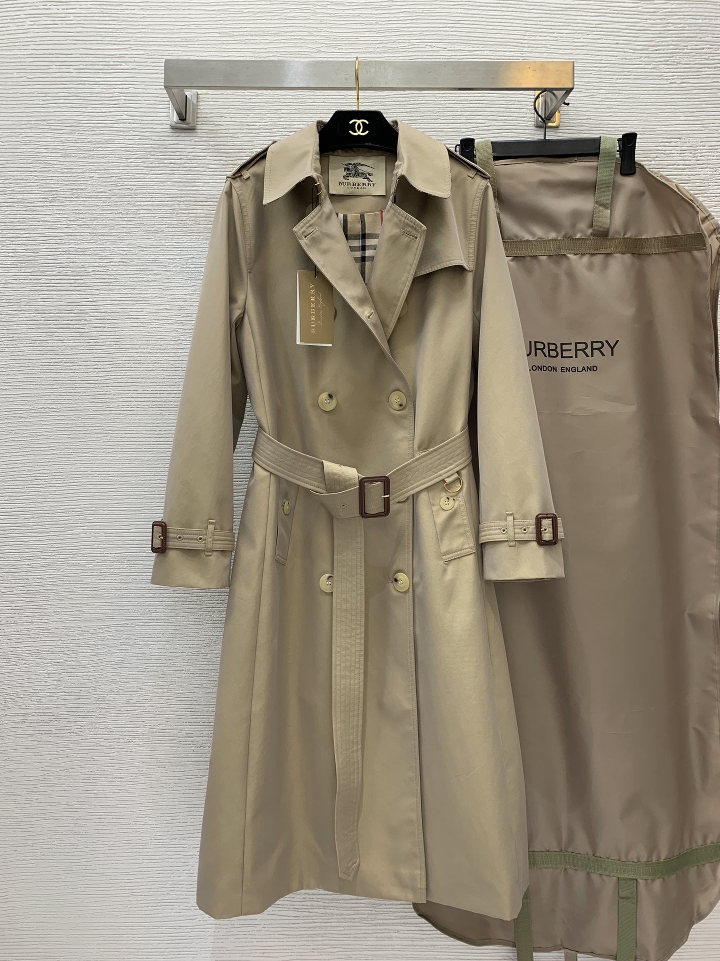 Burberry Trench Coat – 2025 Early Autumn/Winter Collection