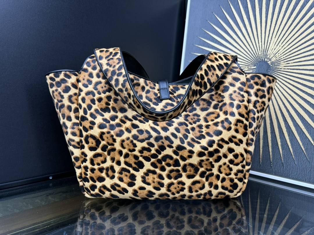 le 5 à 7 bea in pony hair leather