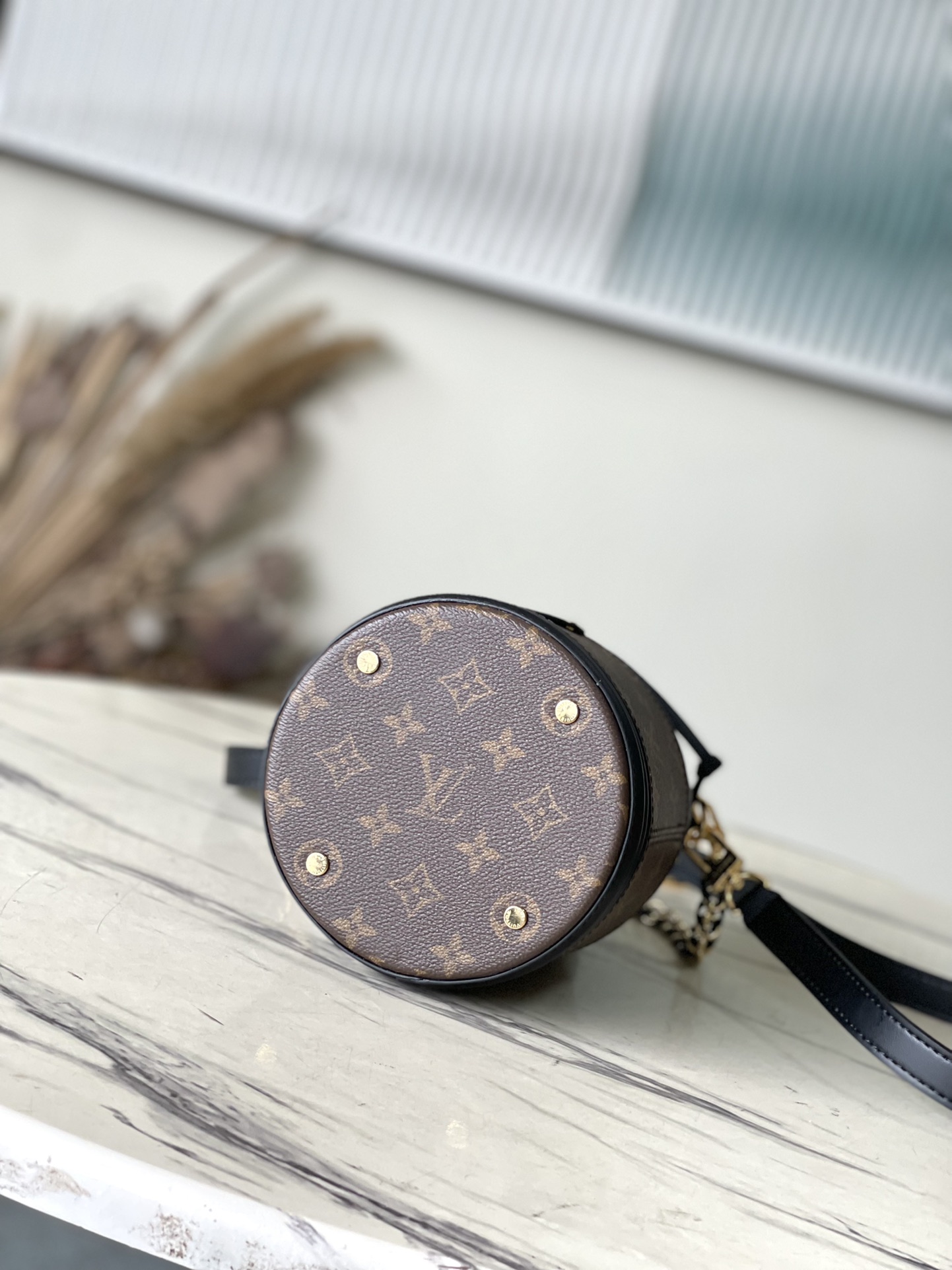 Louis Vuitton Canoé M83480 Monogram