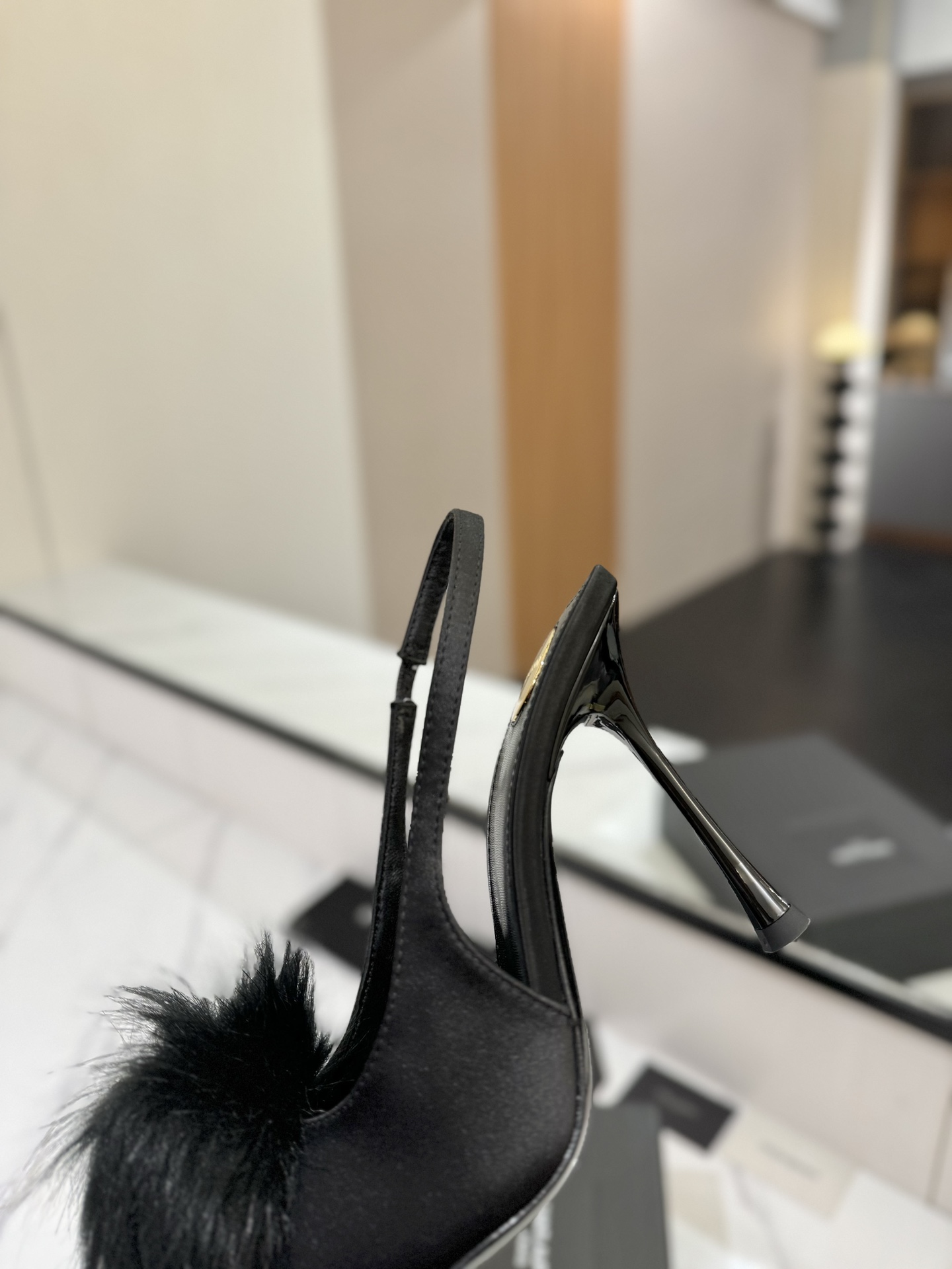 💰 Yves Saint Laurent Amber Series Mink Fur Sandals