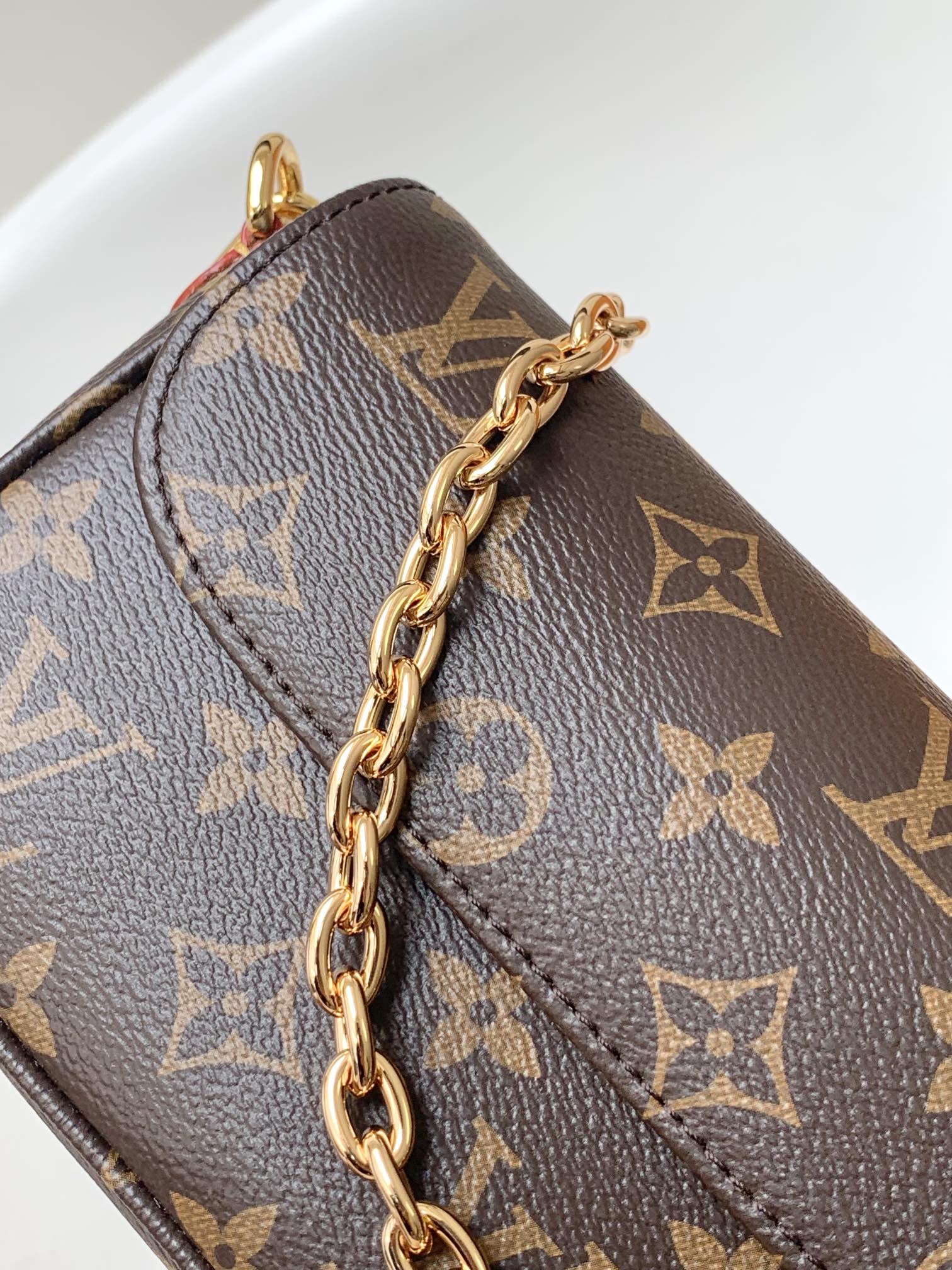 Louis Vuitton M81911 Wallet on Chain Ivy