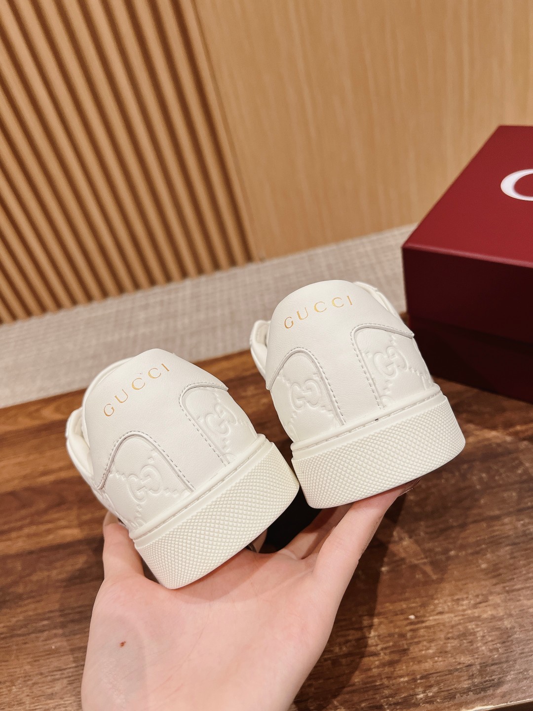 𝙂𝙪𝙘𝙘𝙞 𝘼𝙘𝙚#White