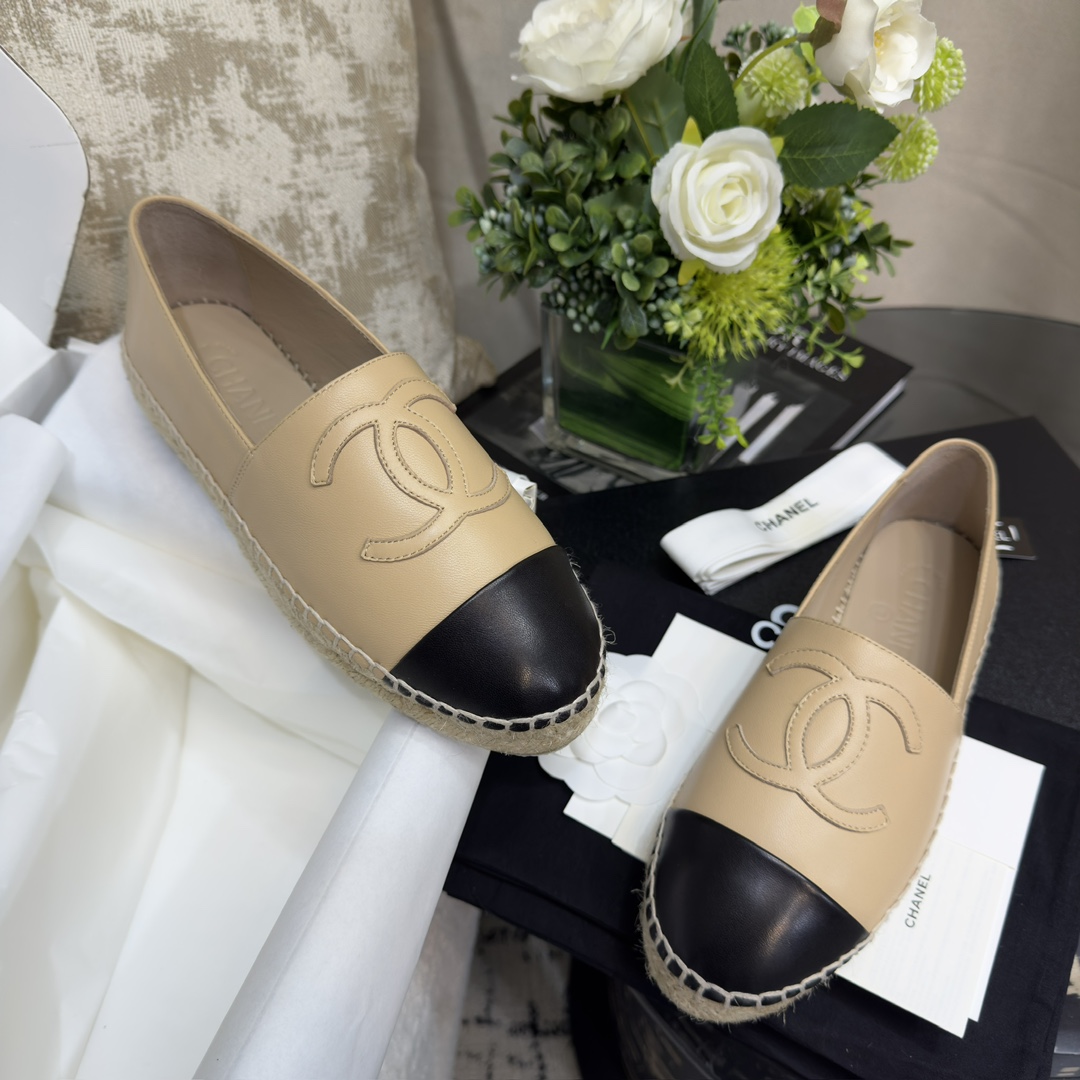 CHANEL Lazy fisherman shoes-yellow