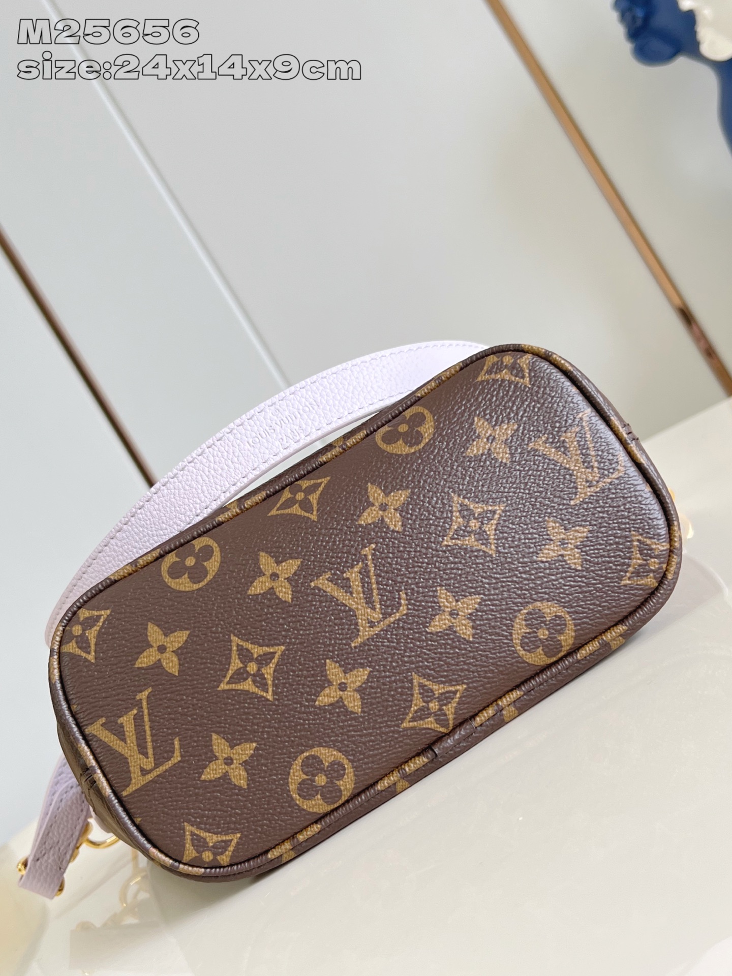 LV M25656 Neverfull Bandoulière Inside Out BB