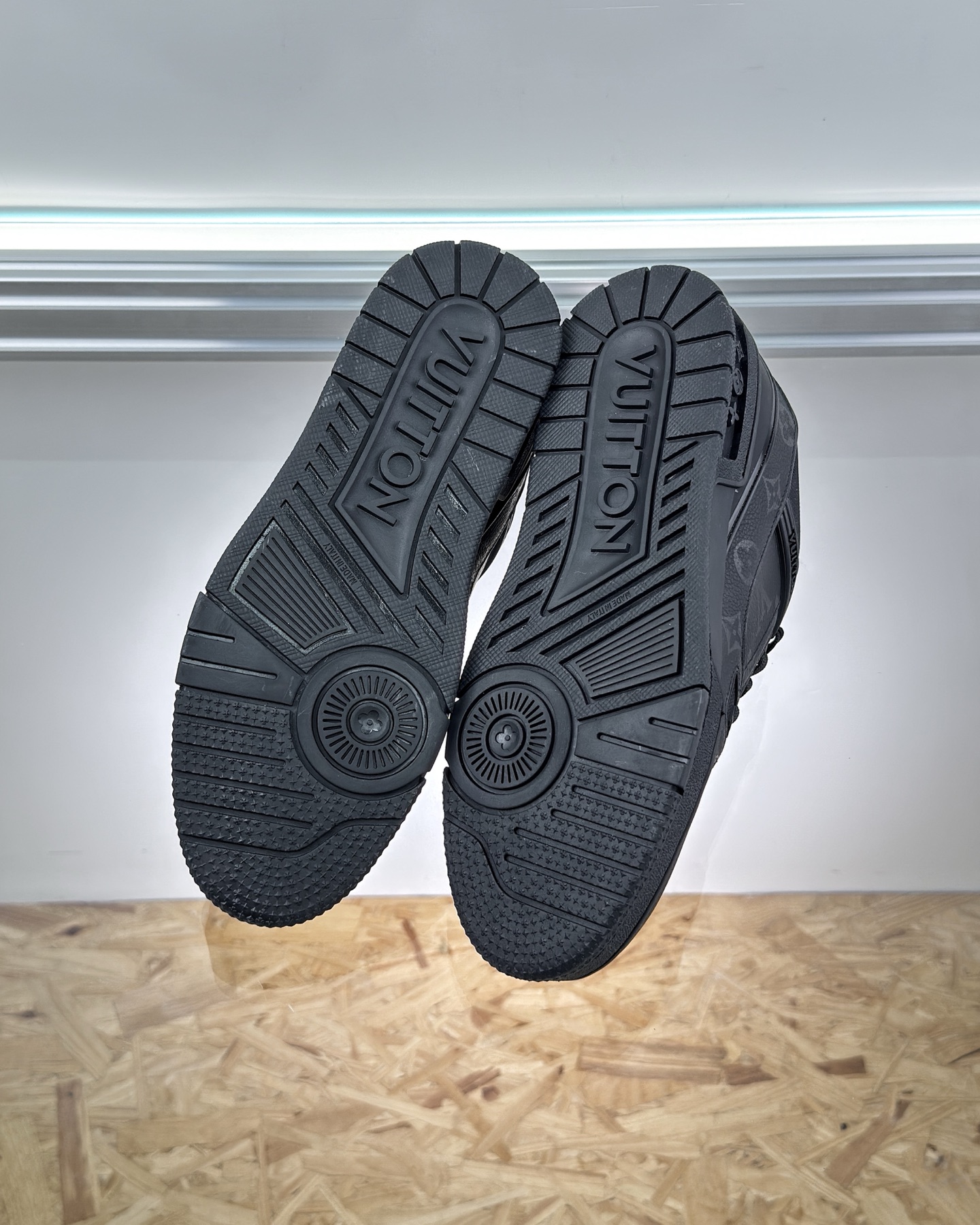 LOUIS VUITTON 1AHDBN LV Trainer Sneaker