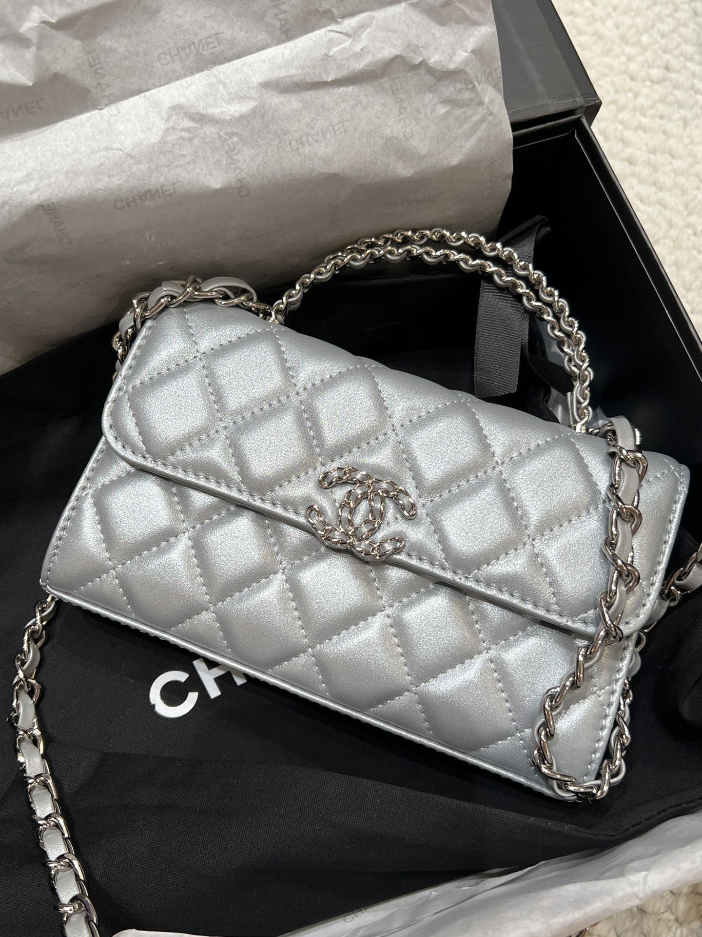 Matching hardware leather bag-white