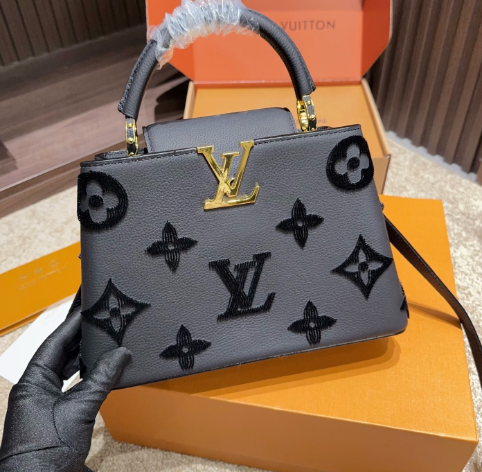 Louis Vuitton Capucines Handbag – Black