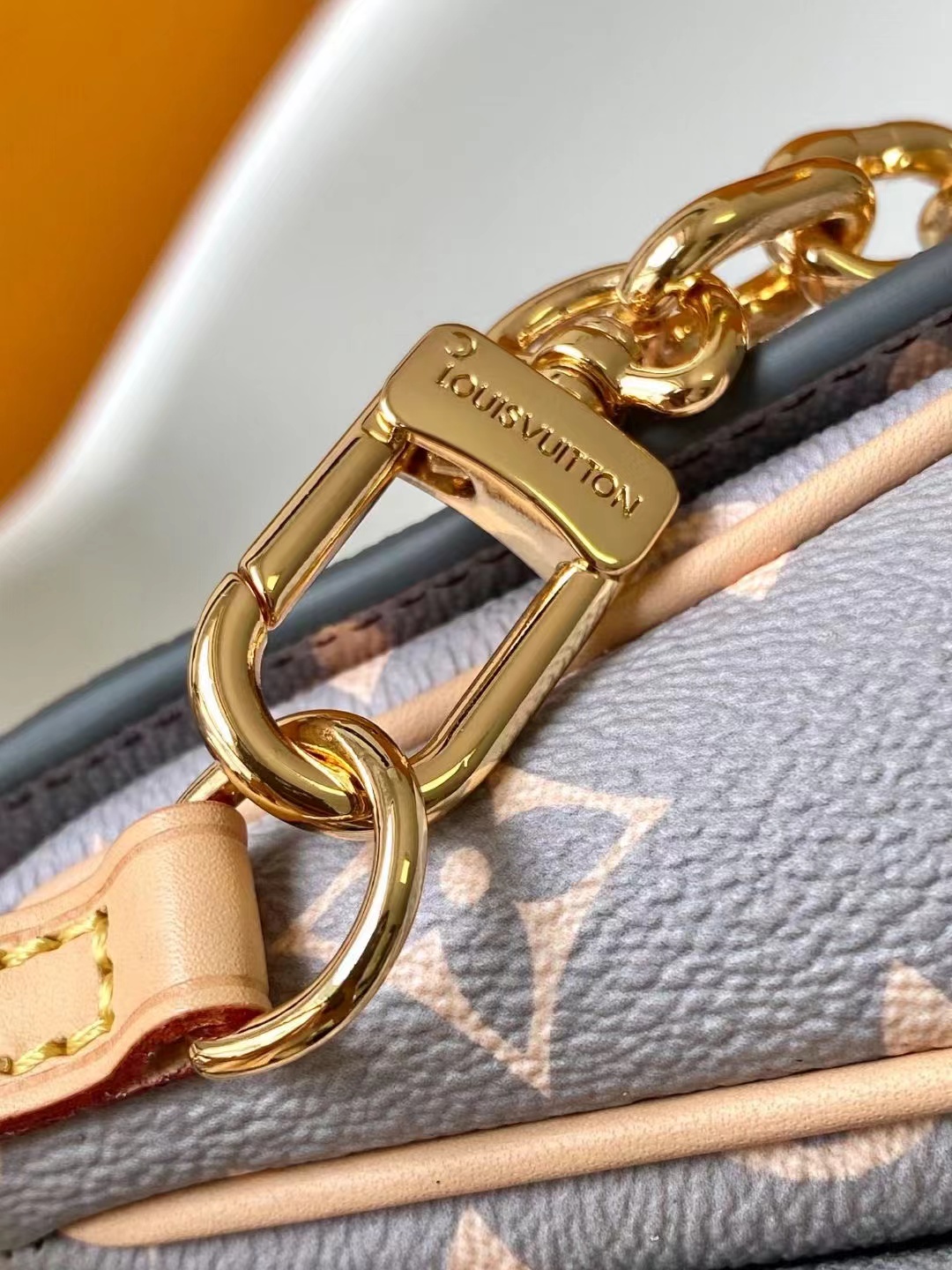 Louis Vuitton Pochette Métis East West M12429