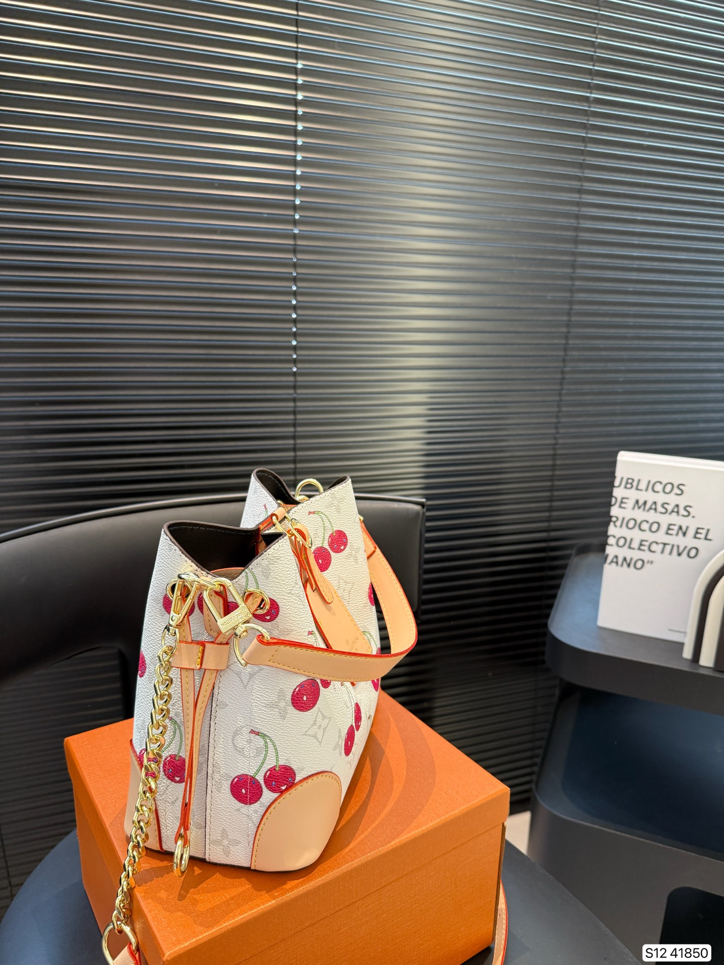 LV Bucket Bag cherry