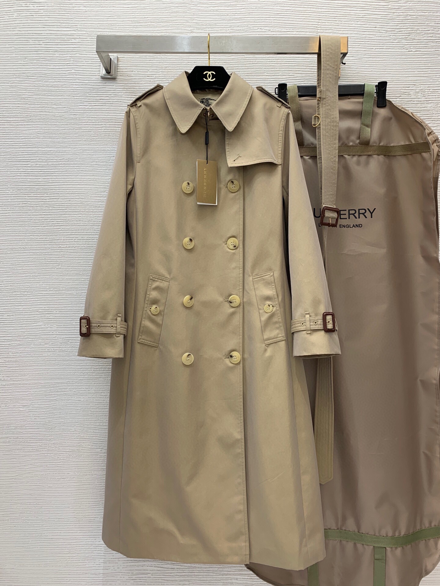 Burberry Trench Coat – 2025 Early Autumn/Winter Collection
