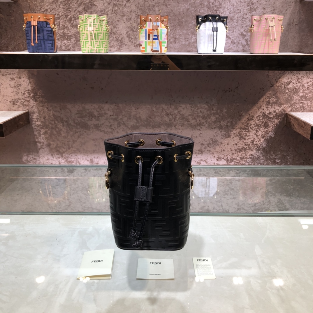 FENDI-Calfskin FF Logo Bucket Bag-Black