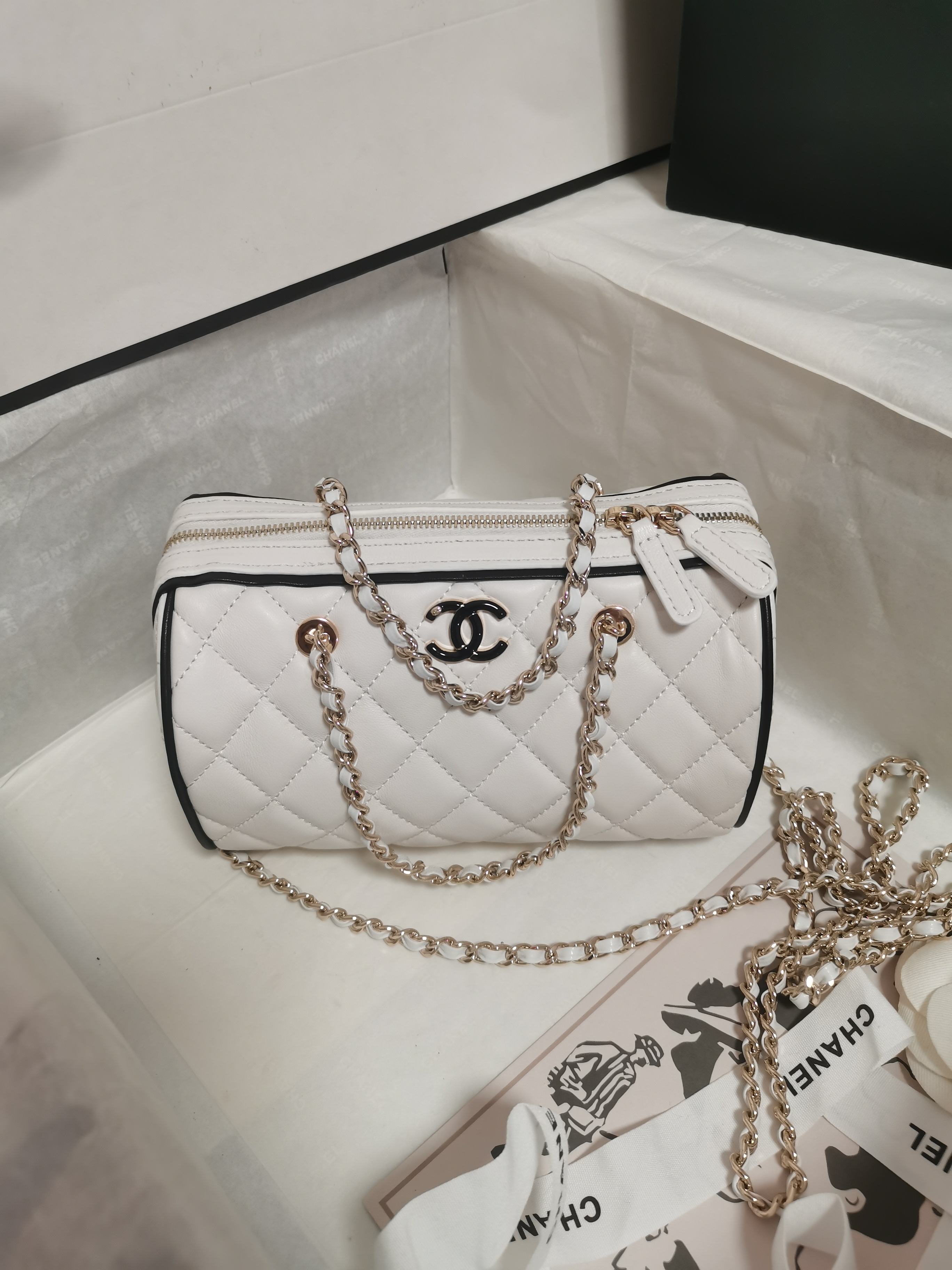 Chanel Classic WhiteChanel Classic White Quilted Bag