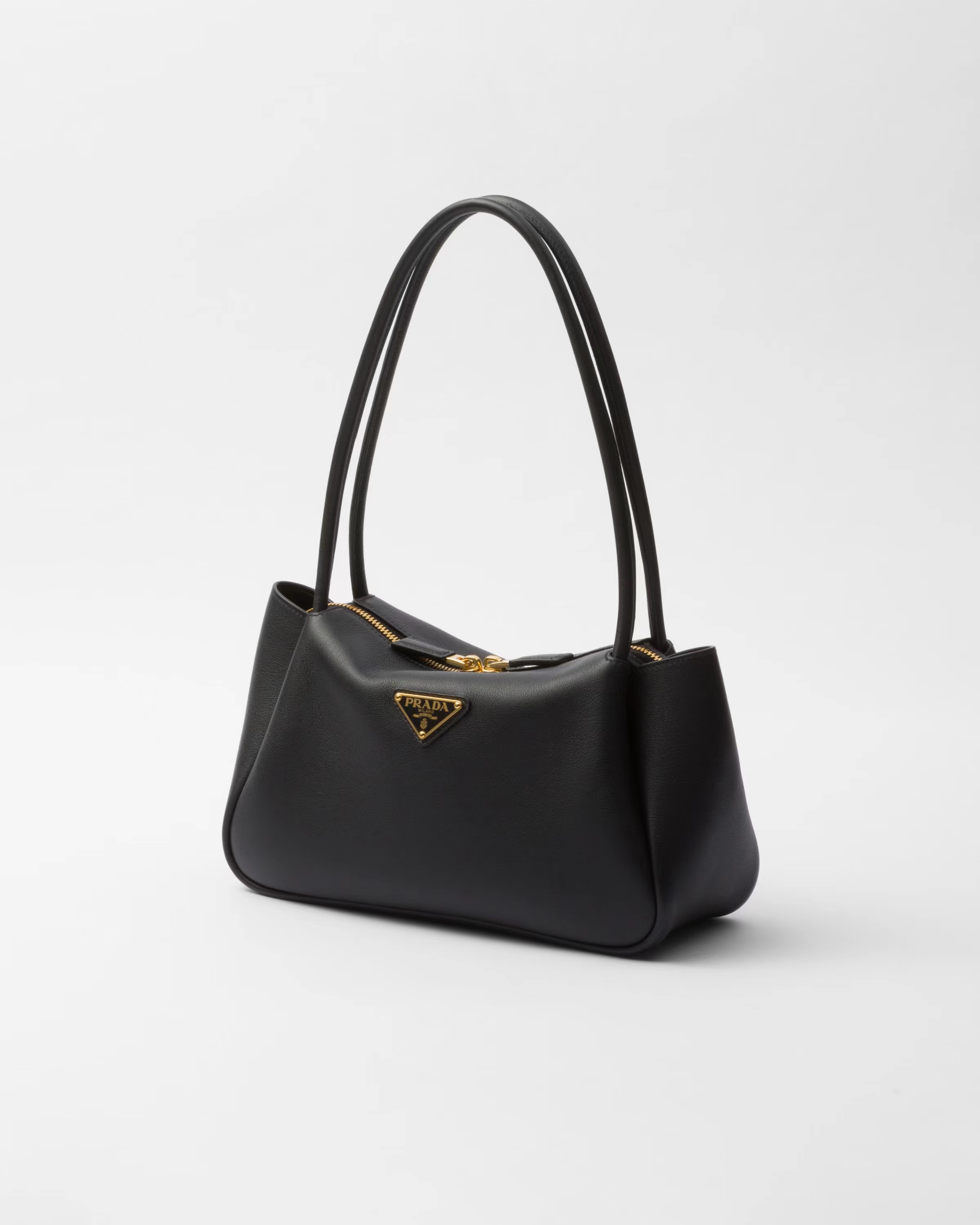 Medium leather handbag