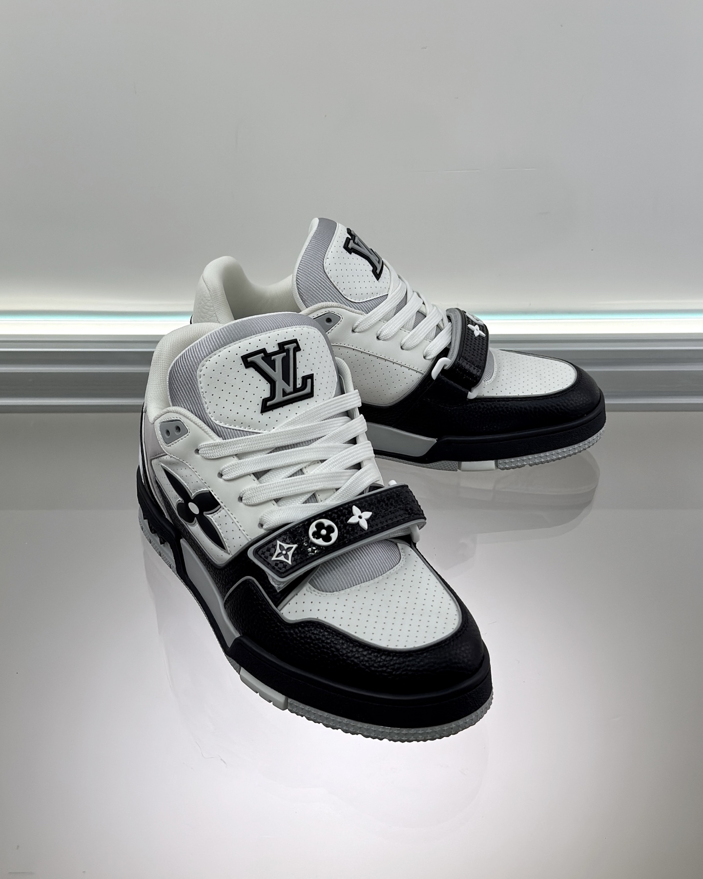 LOUIS VUITTON 1AHTDF LV Trainer Sneaker