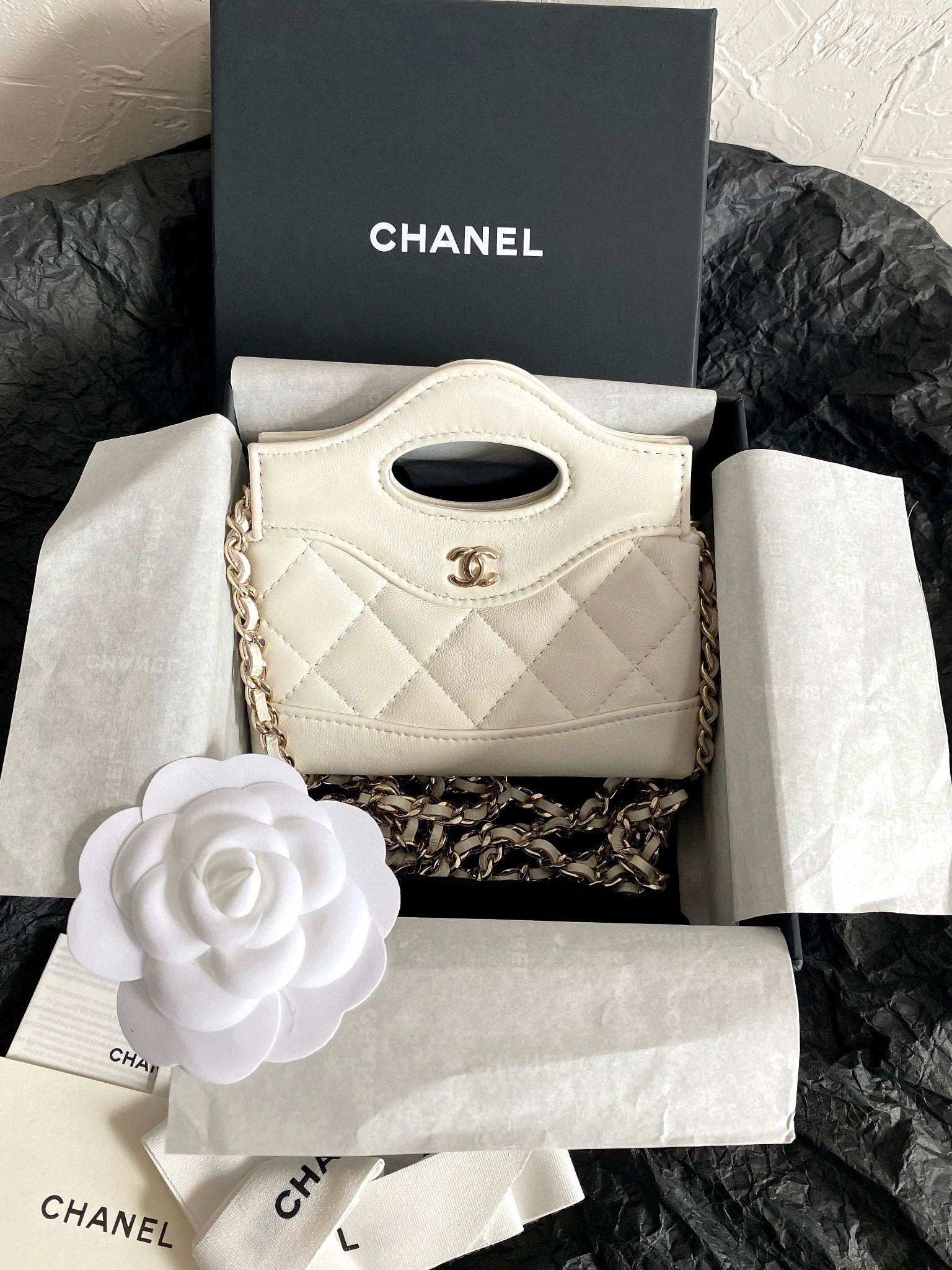 Chanel shopping bao- nano-white