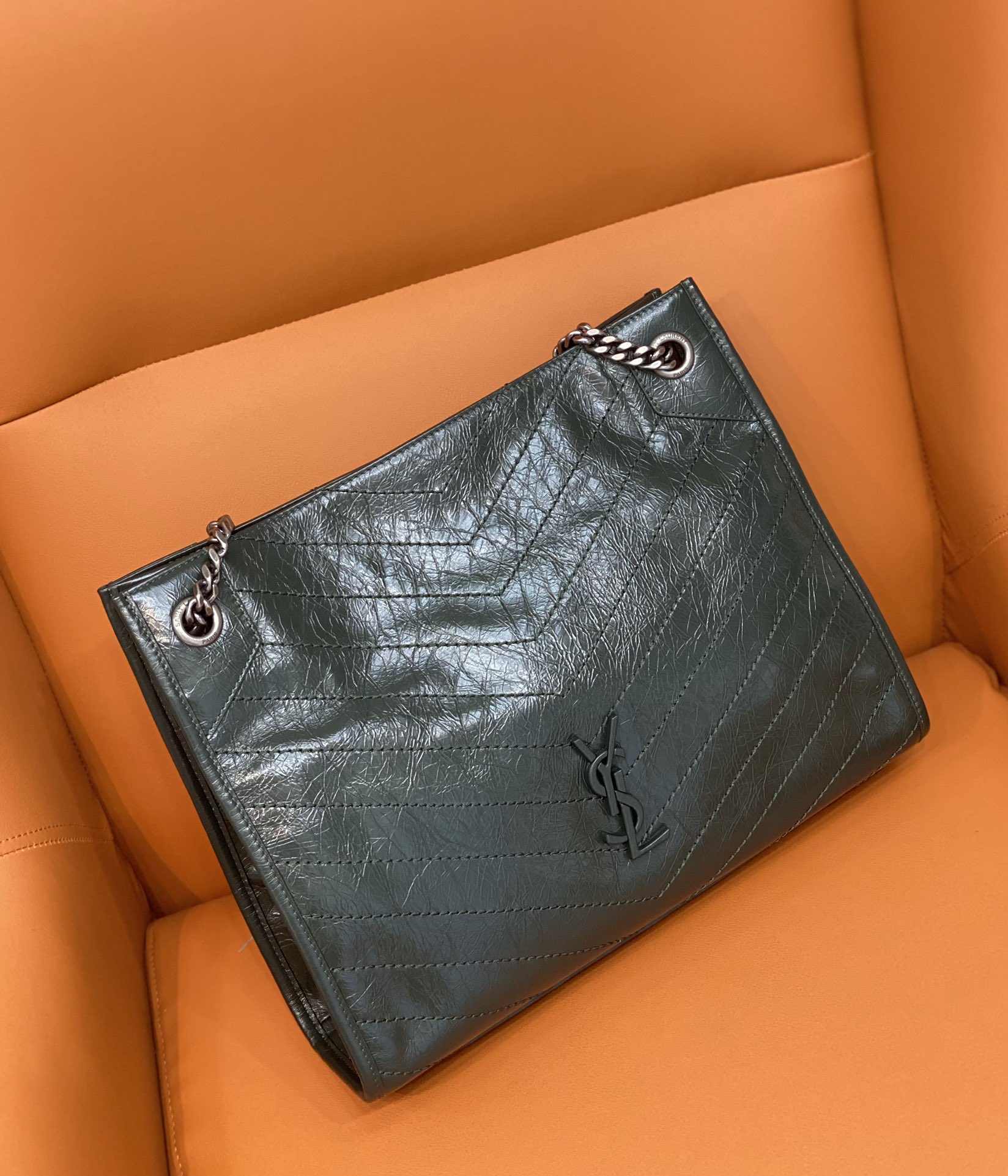 Saint Laurent Niki Medium Foldable Leather Tote