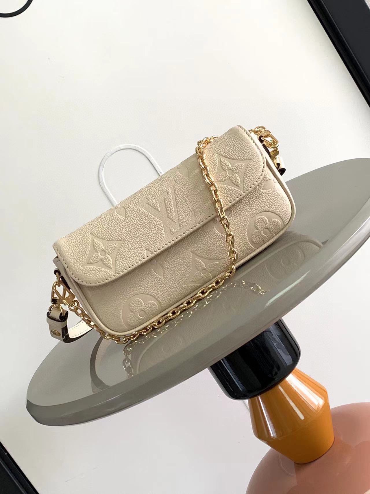 LV M82210 M81911 Wallet on Chain Ivy