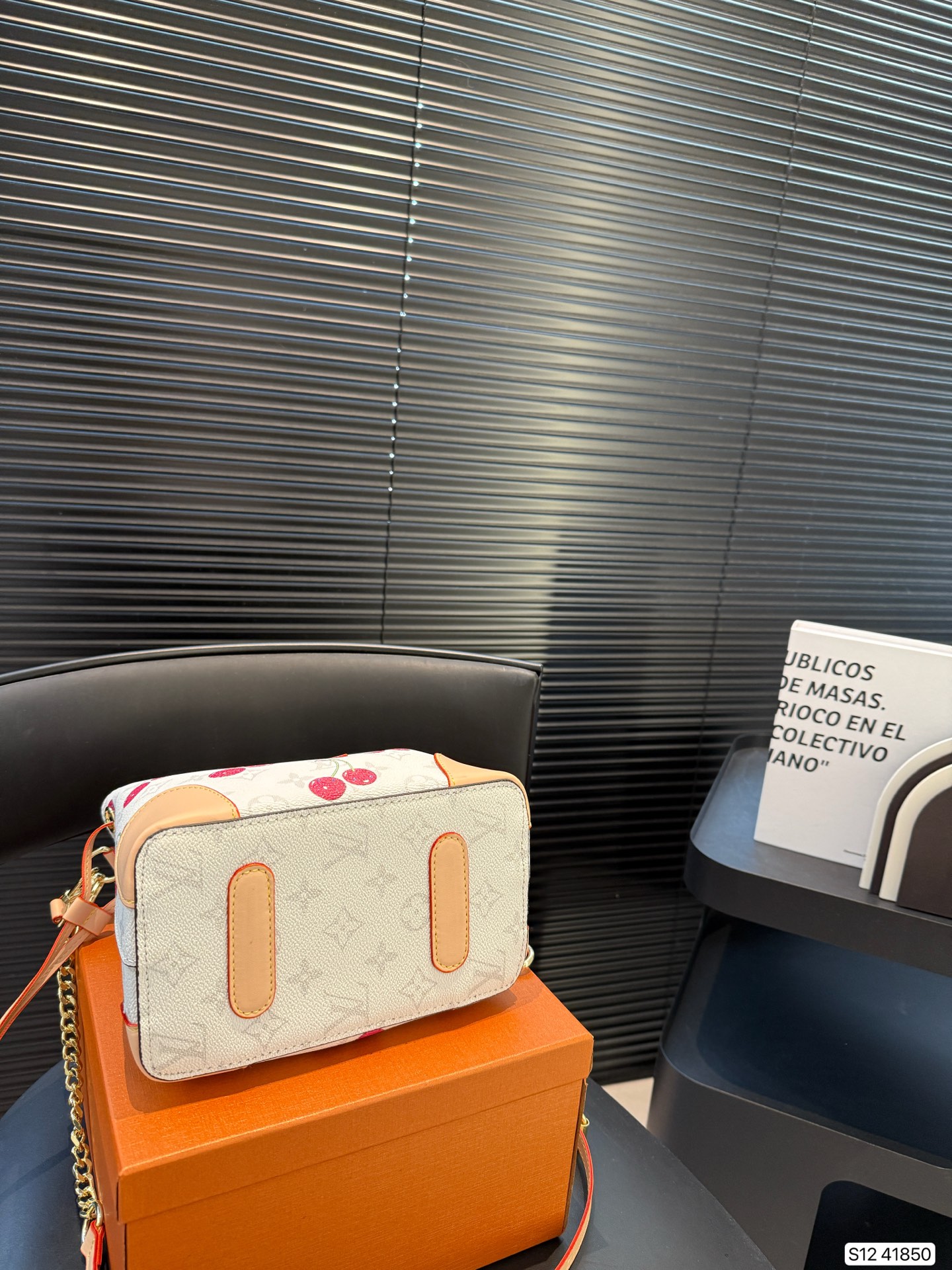 LV Bucket Bag cherry