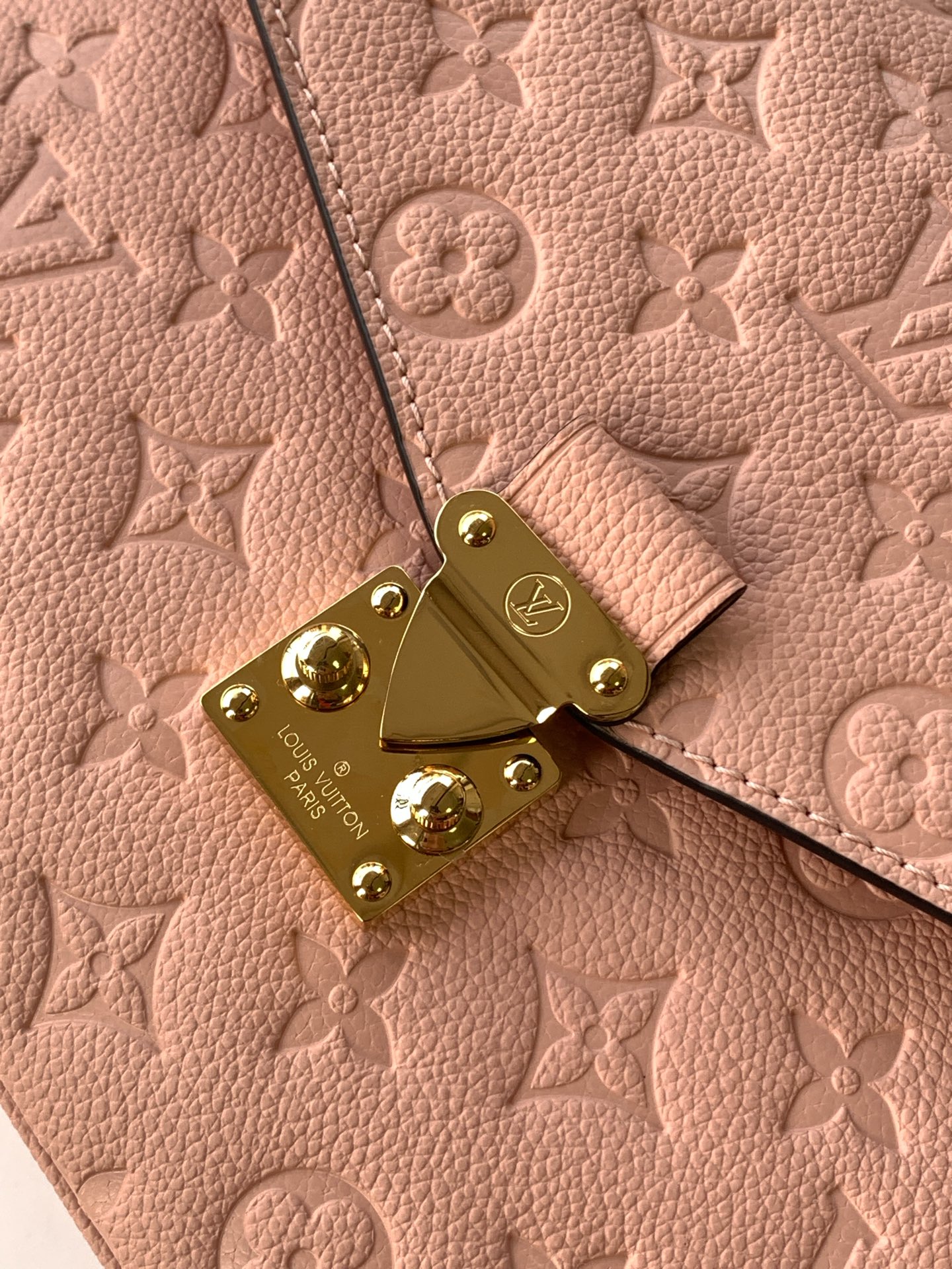 Louis Vuitton pochette métis Pink M44018