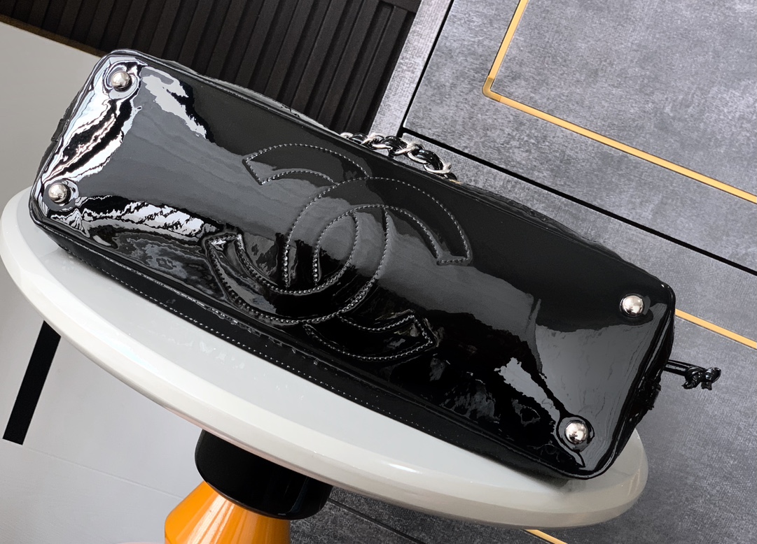 Chanel-architectural mesh