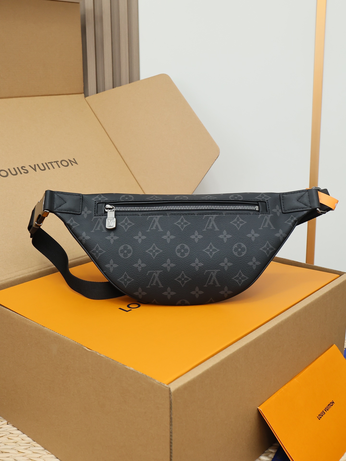 Louis Vuitton M46035 Discovery Bumbag PM