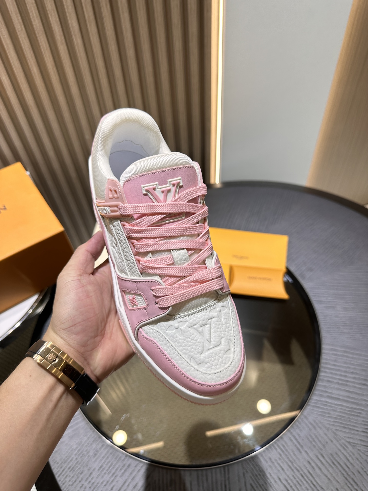 LV Trainer-pink