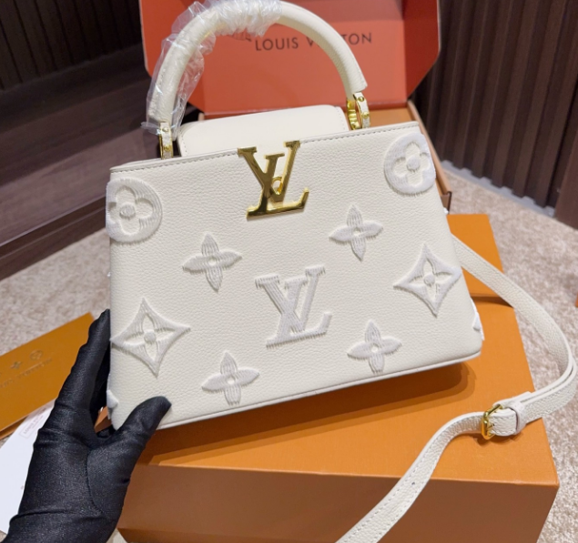 Louis Vuitton Capucines Handbag – White