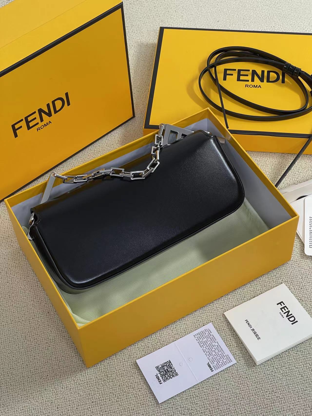 FENDI-First Sight clutch-Black