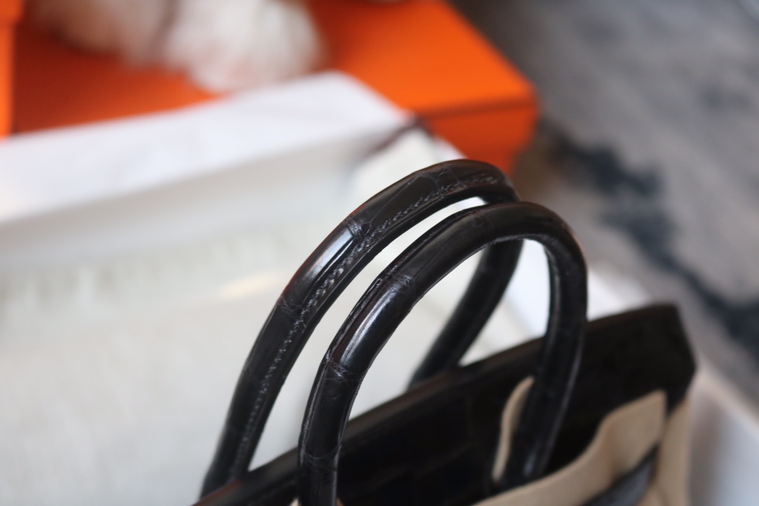 Hermès Birkin 25-30 in Shiny Crocodile Leather