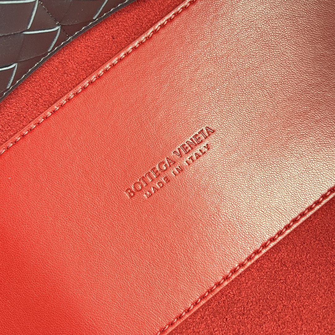 Andiamo-Top handle bag in silky calf leathe