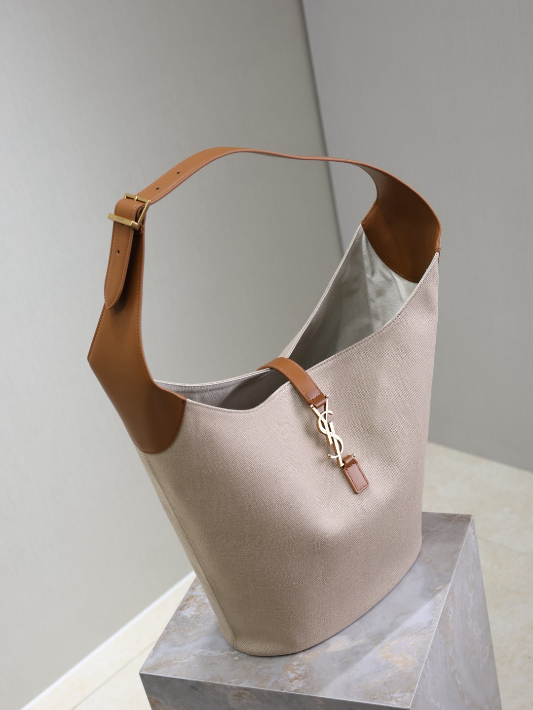 YSL LE 5 À 7 hobo in canvas and leather