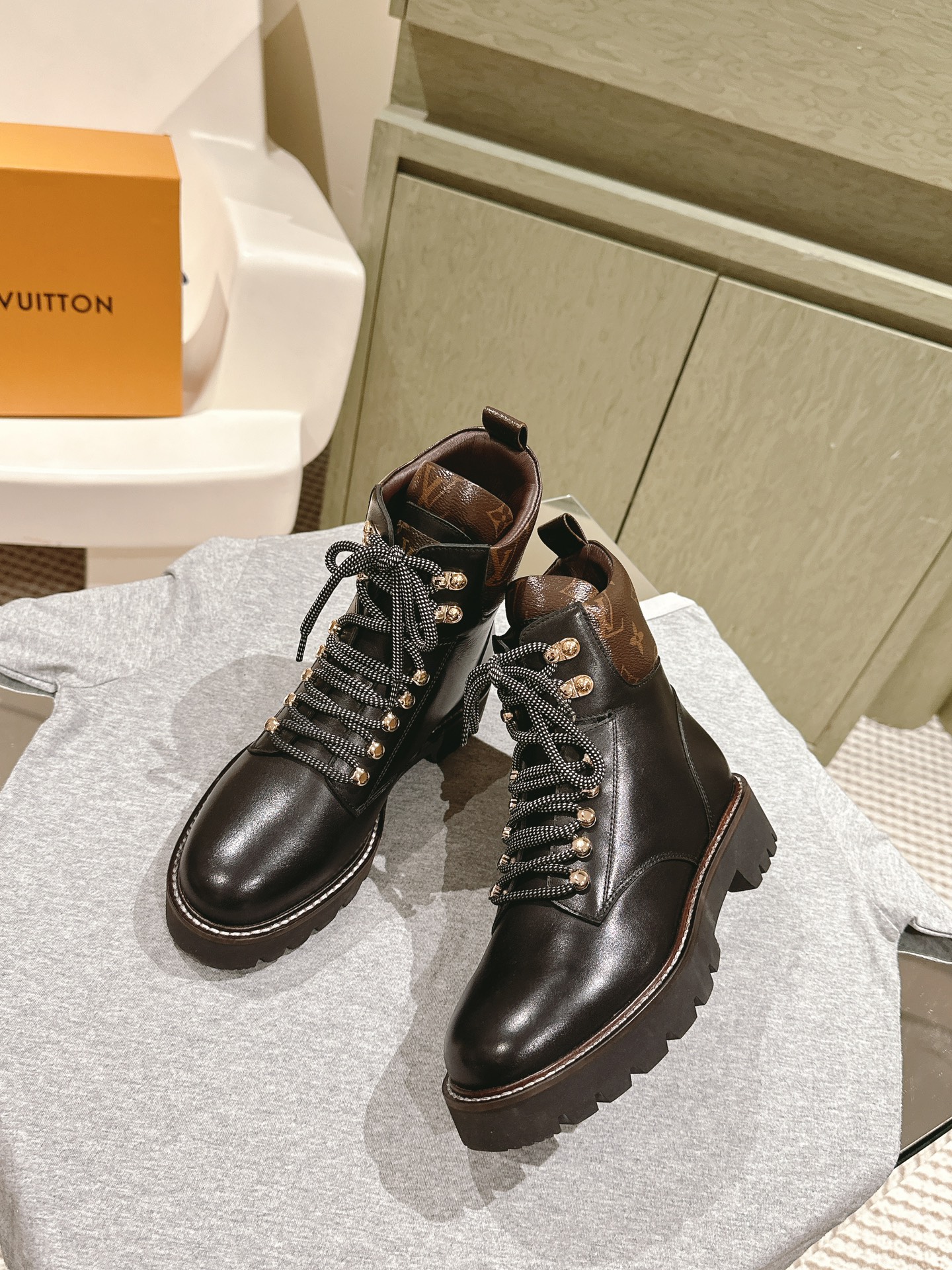 LV-Martin Boots in Black