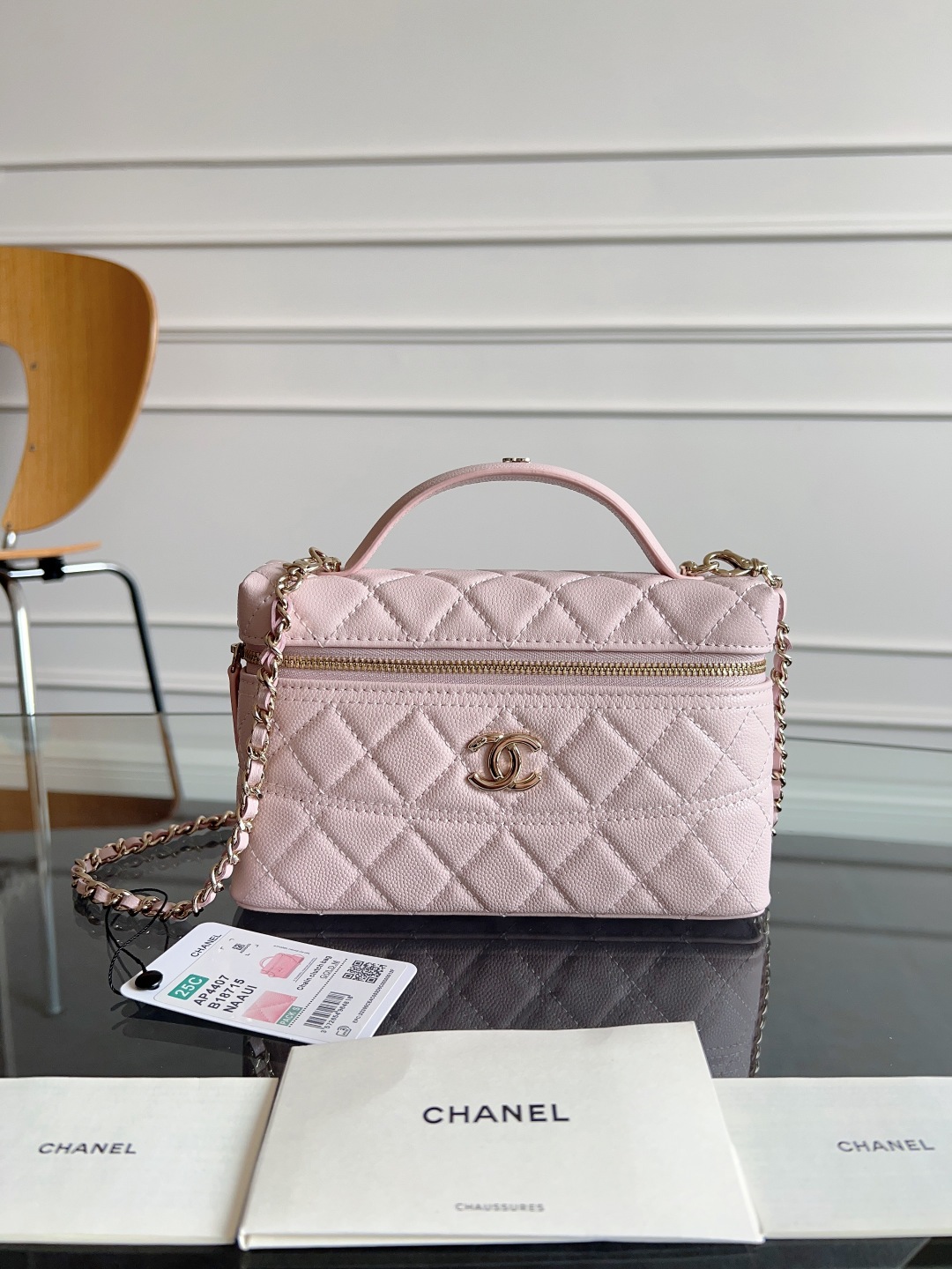 CHANEL=Long Vanity with chain